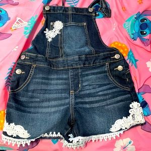 One pice overalls (I do not do shipping unless money is cashapped)